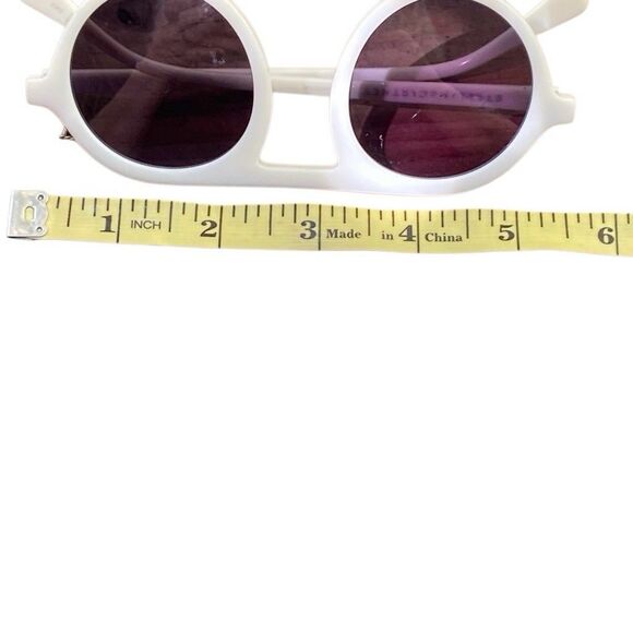 Stella McCartney White Round Frame Sunglasses with Dark Lenses main image 9